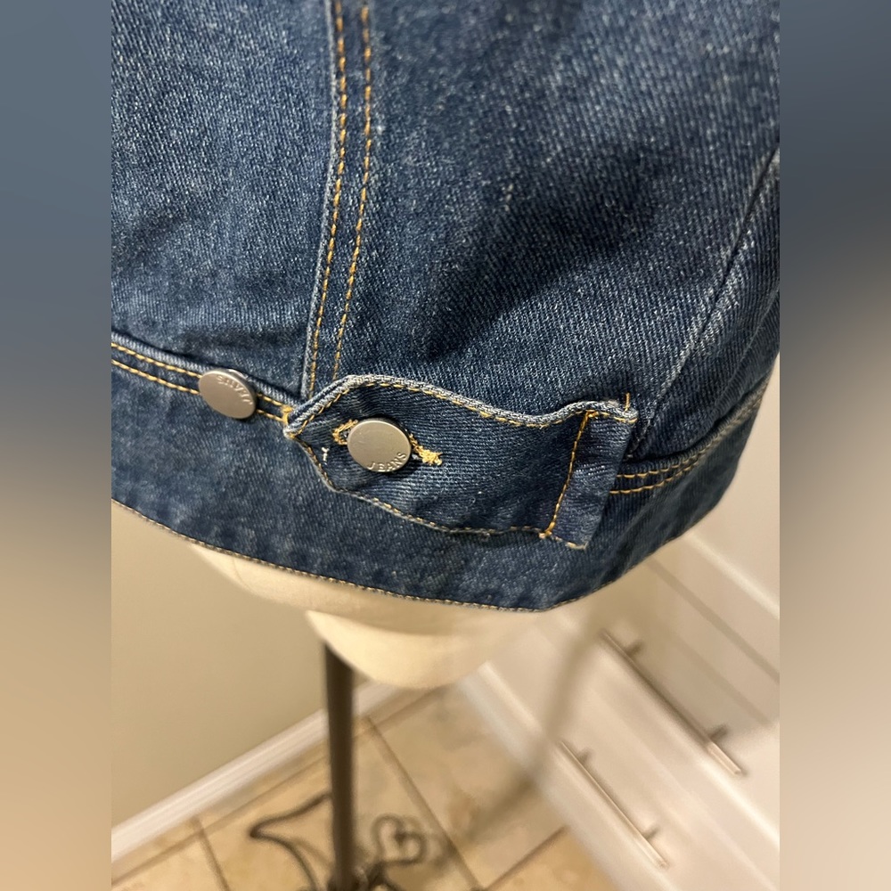 Don’t miss out this gorgeous jacket! Denim Jacket..Size S - Picture 7 of 16